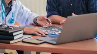 Десятки тысяч казахстанцев ежегодно узнают о страшном диагнозе