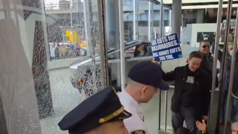 Кадры из видео