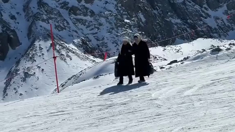 Кадры из видео