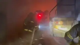 “Спасли 200 тонн муки“: тепловоз с дизтопливом загорелся на мукомольной фабрике в Костанае