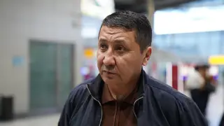 Токаев наградил героя из аэропорта Алматы медалью за мужество