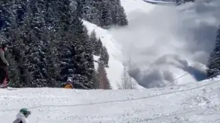 Лавина сошла на горнолыжном курорте “Акбулак“ близ Алматы