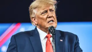 Трамп решил купить себе Tesla, чтобы поддержать Маска