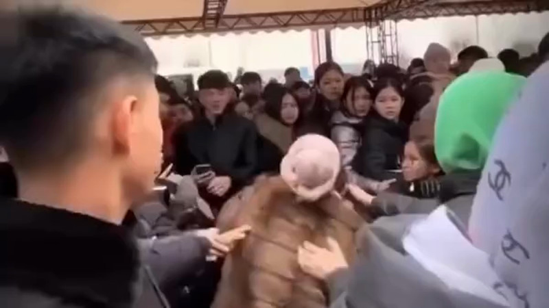 Кадры из видео