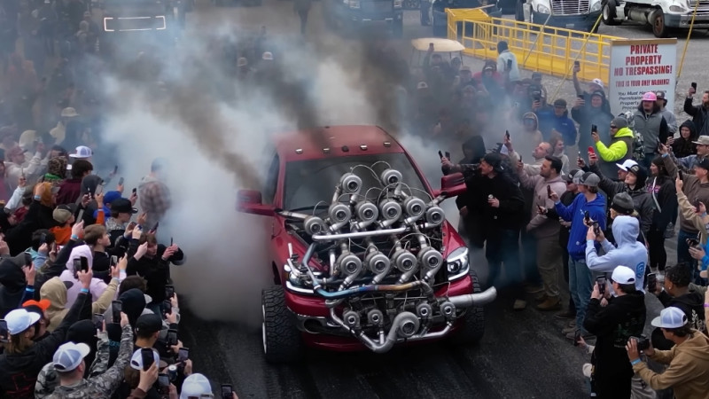 Кадры из видео