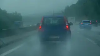 Выезды из Астаны временно закрыли из-за гололеда, дождя и метели