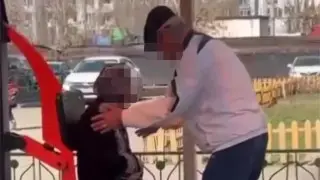 Видео с пожилой парой на спортплощадке в Алматы обсуждают в сети