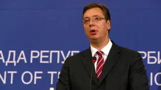 Президент Сербии пообещал уйти в отставку из-за “звуковой пушки“