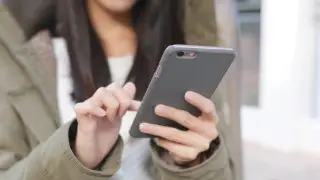 Глава комитета Минцифры “прокачал“ жену против мошенников