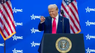 Трамп лишил доступа к секретным данным семью Байдена, Харрис и Клинтон