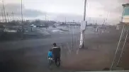 Шокирующий наезд на велосипедиста попал на видео в Карагандинской области