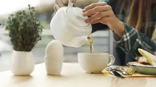 Опасно ли каждый день пить чай? Диетолог о самом популярном напитке