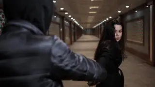 Что делать, если на ваших глазах парень избивает девушку