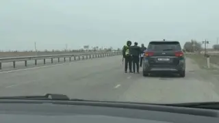 “Рэкет в погонах“: полицейских уволили после видео иностранных блогеров