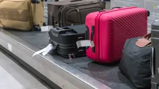 Цвет имеет значение: какой чемодан не стоит брать в поездку