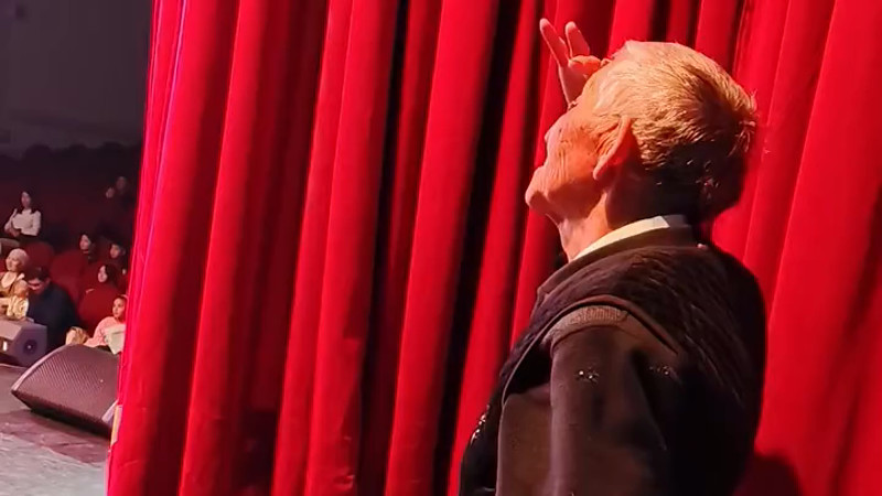 Кадры из видео