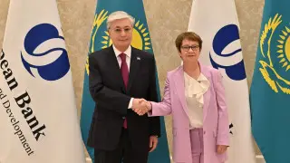 Токаев провел встречу с президентом ЕБРР в Самарканде