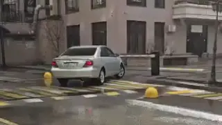 Охранник ЖК в Алматы сделал замечание водителю и попал в больницу