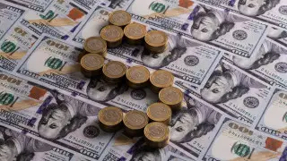 Доллар достиг 518 тенге в обменниках