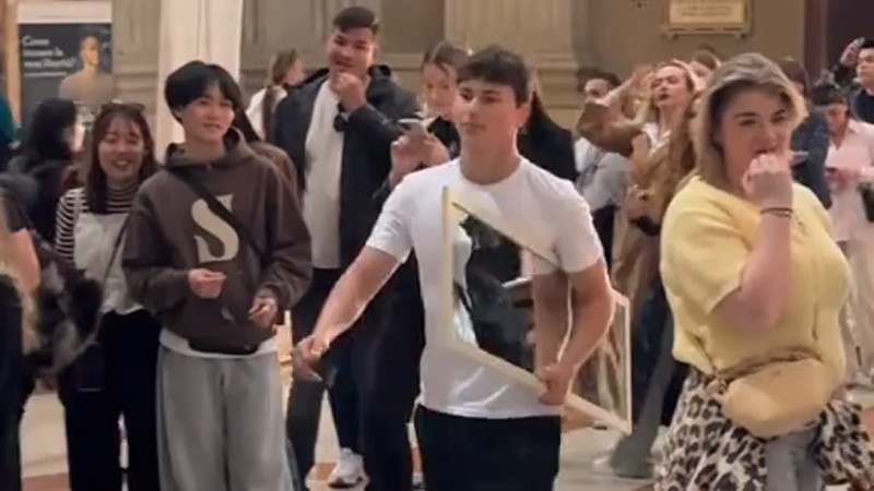 Кадры из видео