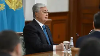 Токаев провел совещание по ситуации на мировых рынках