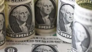 Новая политика Трампа: стоит ли казахстанцам избавляться от долларов?