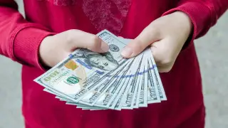 Повлияют ли колебания курса тенге на суммы выплат детям из Нацфонда