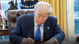 Трамп продлил санкции против России еще на год