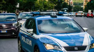 В стычках с футбольными фанатами пострадали 13 полицейских в Риме