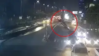 Навигатор завел в ловушку: водитель сорвался с недостроенного моста в Индонезии