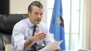 Глава Пентагона снова уличен в раскрытии военных данных через Signal