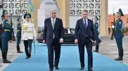 Токаев проводил экс-президента Бердымухамедова в аэропорту Туркестана