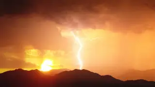 Грозовой фронт и жара: что будет происходить с погодой в Казахстане 23 апреля