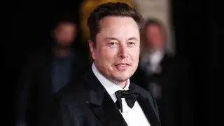 Прибыль Tesla резко упала на фоне падения спроса и критики в адрес Маска