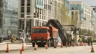 Асфальт на Мангилик Ел снова меняют - что с ним не так?