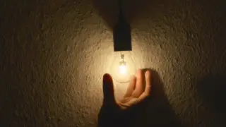 Часть Павлодара осталась без света из-за удара молнии в подстанцию