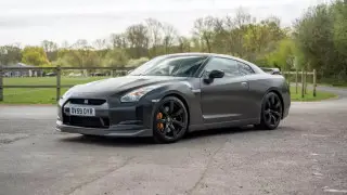 Nissan GT-R легенды “Формулы-1“ уйдет с аукциона