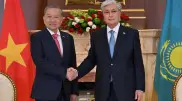 Токаев встретил в аэропорту генсека компартии Вьетнама