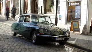Непривлекательный, но культовый: Citroen DS празднует 70 лет