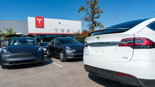 Продажи Tesla в Европе продолжают падать: немецкий и британский рынки теряют интерес