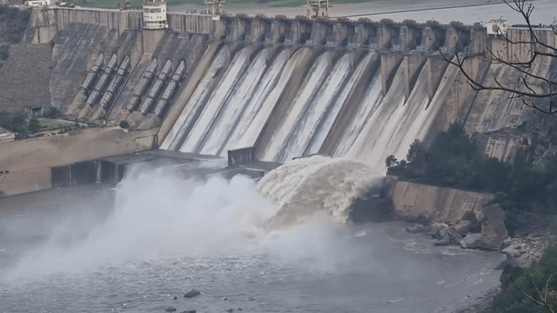 Кадры из видео