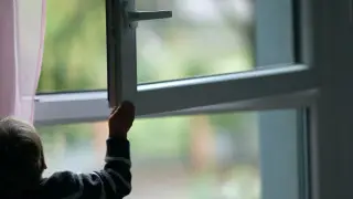 Оставила ребенка дома без присмотра: казахстанке грозит до 5 лет