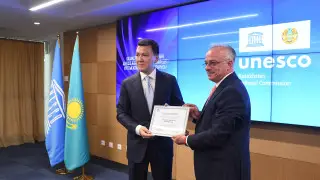 Госсоветнику вручили сертификат о включении обряда “Беташар“ в список наследия ЮНЕСКО