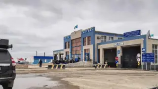 Автомобильные пропуски между Казахстаном и Узбекистаном останутся закрытыми до осени