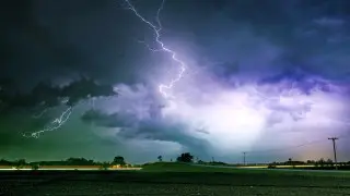 Гроза и жара: штормовое предупреждение объявлено в Шымкенте и 14 регионах страны