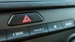 Сколько можно стоять на обочине на аварийке и не получить штраф в Казахстане