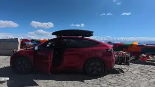 Китаец “усовершенствовал“ свою Tesla и доехал на ней до Эвереста