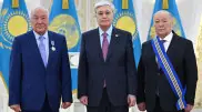 Токаев наградил известного нефтяника и хирурга “с золотыми руками“