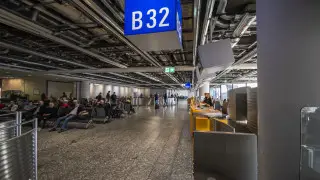 “Бесчеловечное отношение“: казахстанцы застряли без еды и ночлега в Германии