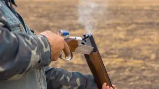 “С ружьем выезжать и фигачить“. Депутат заявил о войне